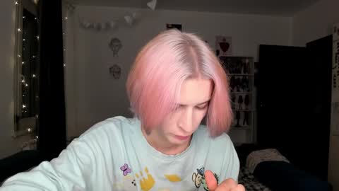 Snapshot of sweet_peach__ chatting on 29, 10, 2025 kira online show from 29, 10, 2025