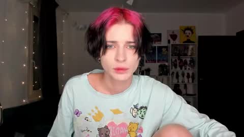 Snapshot of sweet_peach__ chatting on 19, 11, 2025 kira online show from 19, 11, 2025