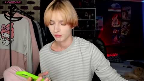 Snapshot of sweet_peach__ chatting on 20, 7, 2026 kira online show from 20, 7, 2026