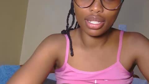 Snapshot of sweet_peach_xo36 chatting on 19, 9, 2025 S online show from 19, 9, 2025