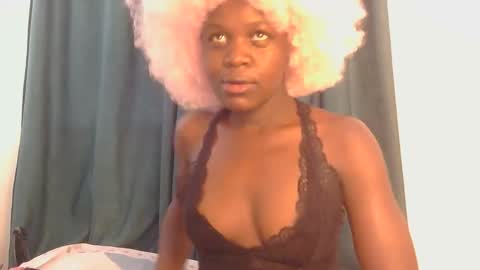 sweet peachy online show from 27, 3, 2026