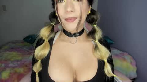 Snapshot of sweet_stephaniee chatting on 4, 10, 2025 online show from 4, 10, 2025