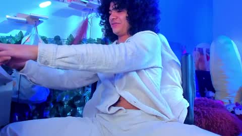 Steven independent model online show from 17, 1, 2025