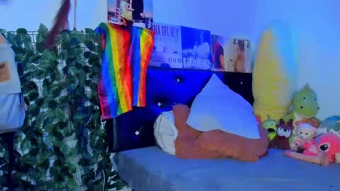 Steven independent model online show from 19, 1, 2025