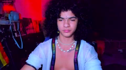 Steven independent model online show from 10, 2, 2025