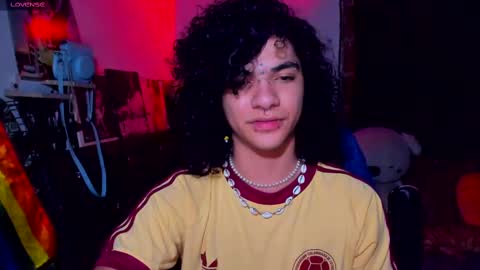 Steven independent model online show from 11, 2, 2025