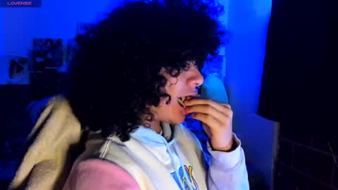 Steven independent model online show from 8, 3, 2025