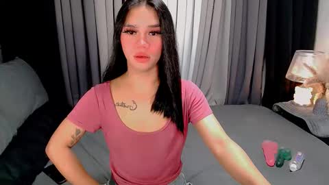 Snapshot of sweet_zoey12 chatting on 14, 11, 2025 bea takashi online show from 14, 11, 2025