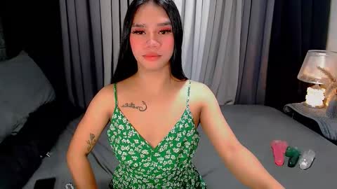 Snapshot of sweet_zoey12 chatting on 30, 11, 2025 bea takashi online show from 30, 11, 2025