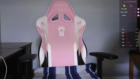 Sweet Dee online show from 10, 9, 2025