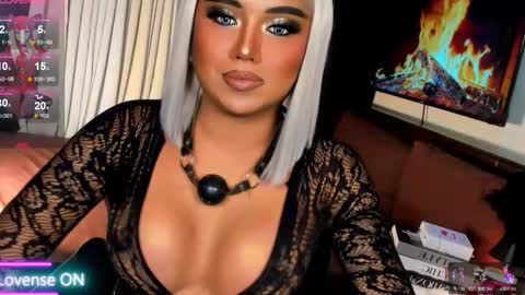 Snapshot of sweetbella118 chatting on 17, 11, 2025 bella online show from 17, 11, 2025