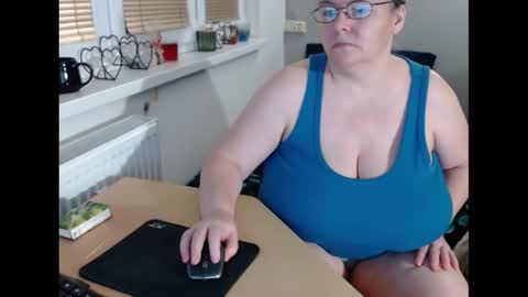 Sweetboobs85h online show from 19, 2, 2025