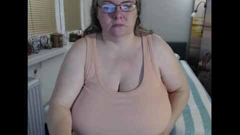 Sweetboobs85h online show from 15, 12, 2025