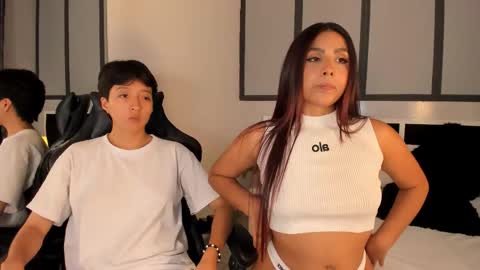 Snapshot of sweetcoupple chatting on 24, 9, 2025 Eva Short hair girl - Victoria Long red hair online show from 24, 9, 2025