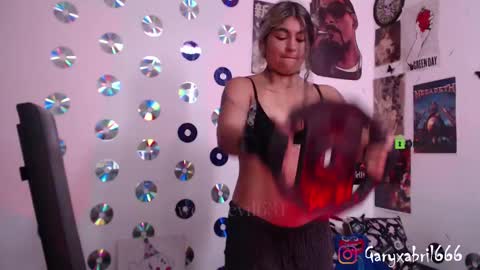 Abril online show from 11, 3, 2025