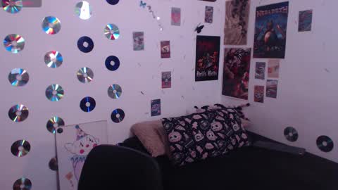 Abril online show from 15, 12, 2025