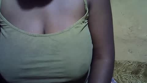 Snapshot of sweetdivah2 chatting on 26, 3, 2026 divinah online show from 26, 3, 2026