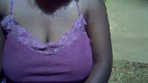 Snapshot of sweetdivah2 chatting on 26, 4, 2026 divinah online show from 26, 4, 2026