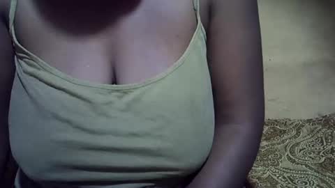 Snapshot of sweetdivah2 chatting on 7, 5, 2026 divinah online show from 7, 5, 2026