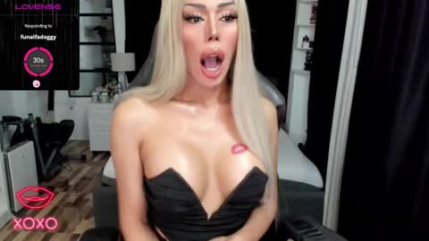 Snapshot of sweetestcandice08 chatting on 10, 10, 2025 CANDACE online show from 10, 10, 2025