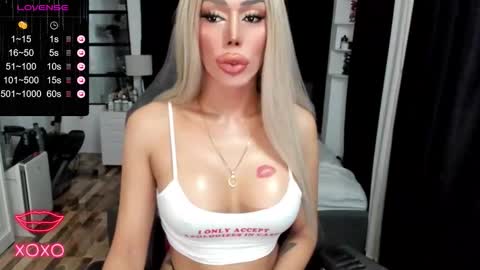 Snapshot of sweetestcandice08 chatting on 16, 10, 2025 CANDACE online show from 16, 10, 2025