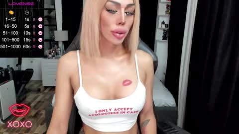 Snapshot of sweetestcandice08 chatting on 21, 10, 2025 CANDACE online show from 21, 10, 2025