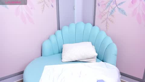 Snapshot of sweetgirl4u_ chatting on 5, 2, 2025 MIA online show from 5, 2, 2025