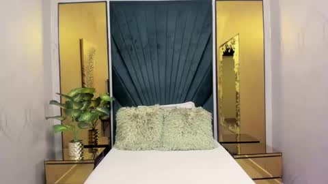 Snapshot of sweetgirl4u_ chatting on 22, 10, 2025 MIA online show from 22, 10, 2025