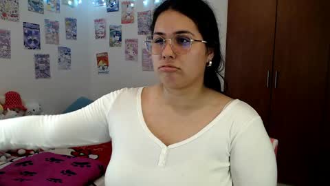 Snapshot of sweetgirlbunny19 chatting on 10, 6, 2026 Iss online show from 10, 6, 2026