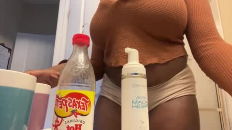 Snapshot of sweetgirllei chatting on 2, 2, 2025 sweetgirllei online show from 2, 2, 2025