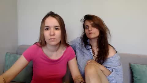 Alina and Mia online show from 4, 6, 2026