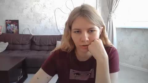 Snapshot of sweetieefox chatting on 14, 9, 2025 SweetieeFox online show from 14, 9, 2025