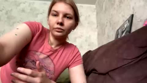 Snapshot of sweetieefox chatting on 15, 9, 2025 SweetieeFox online show from 15, 9, 2025