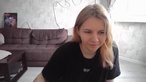 Snapshot of sweetieefox chatting on 16, 9, 2025 SweetieeFox online show from 16, 9, 2025