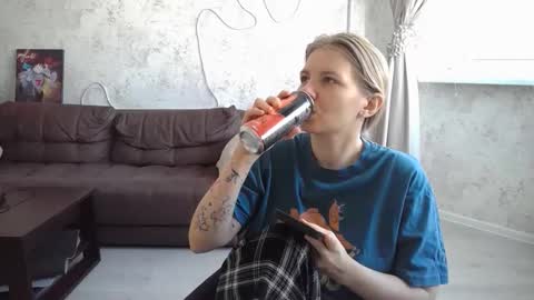 Snapshot of sweetieefox chatting on 17, 9, 2025 SweetieeFox online show from 17, 9, 2025