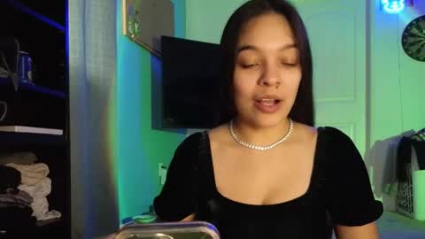 Snapshot of sweetieslikebutter chatting on 17, 11, 2025 Blu Sweets online show from 17, 11, 2025