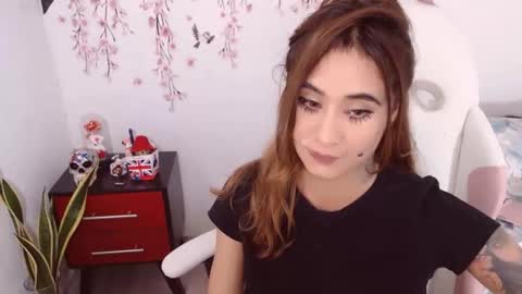 Snapshot of sweetkatik chatting on 25, 10, 2025 karen online show from 25, 10, 2025