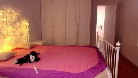 Nabilla online show from 4, 12, 2025