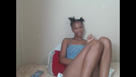 Snapshot of sweetlipss_ chatting on 19, 9, 2025 sweetlipss_ online show from 19, 9, 2025