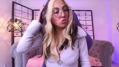 Snapshot of sweetlyundone chatting on 5, 7, 2026 sweetlyundone online show from 5, 7, 2026