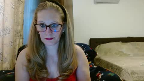 Snapshot of sweetmayaxoxo chatting on 4, 5, 2026 sweetmayaxoxo online show from 4, 5, 2026