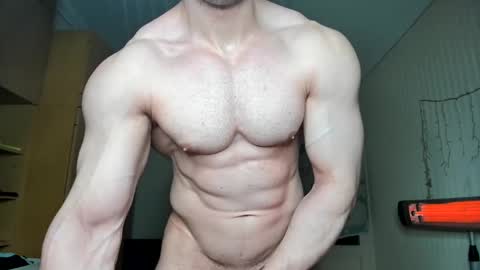 Snapshot of sweetmuscles_boy chatting on 31, 12, 2024 Lorenzo online show from 31, 12, 2024