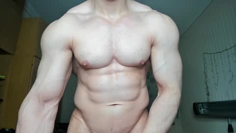 Snapshot of sweetmuscles_boy chatting on 9, 1, 2025 Lorenzo online show from 9, 1, 2025