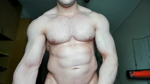 Snapshot of sweetmuscles_boy chatting on 23, 1, 2025 Lorenzo online show from 23, 1, 2025