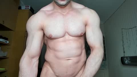 Snapshot of sweetmuscles_boy chatting on 7, 3, 2025 Lorenzo online show from 7, 3, 2025