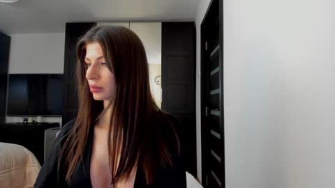 Nicole online show from 7, 1, 2025