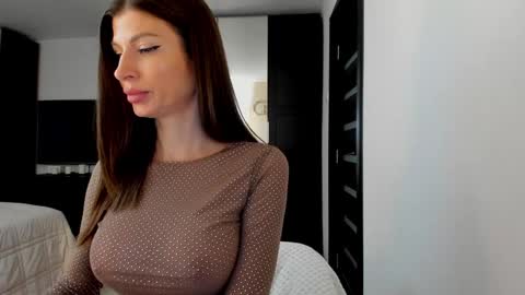 Nicole online show from 30, 9, 2025