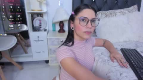 sweetnicky1 online show from 5, 1, 2026