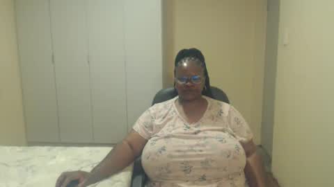 Snapshot of sweetnoziexxx chatting on 5, 1, 2025 sweetnoziexxx online show from 5, 1, 2025