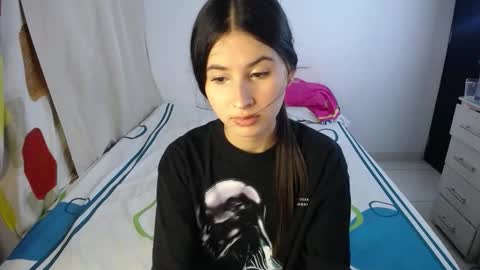 Snapshot of sweetpink1_ chatting on 17, 10, 2025 Caro Lily online show from 17, 10, 2025